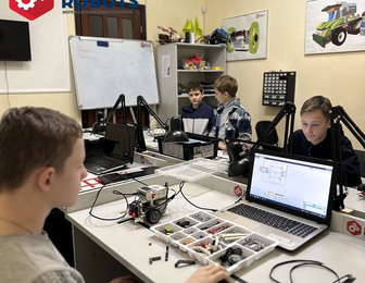 Клуб робототехніки Kids & Robots