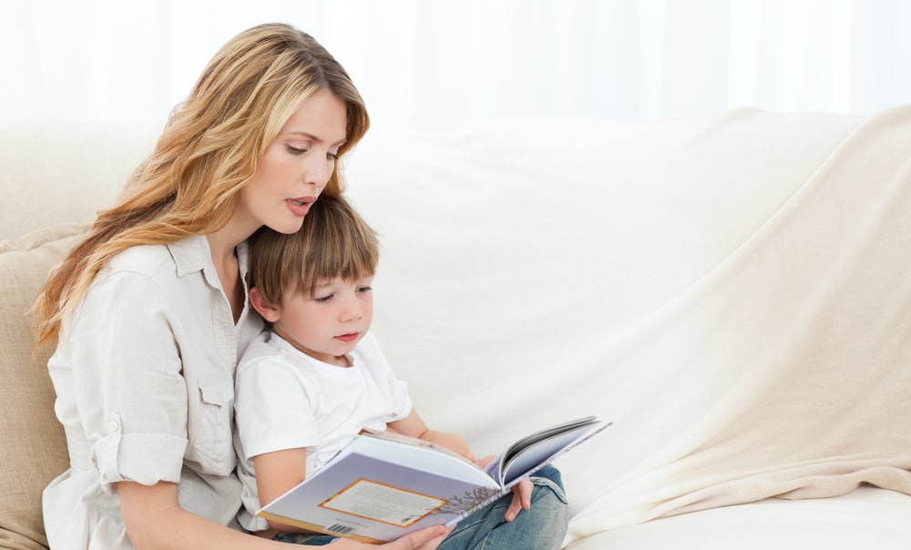 Коли починати вчити дитину читати